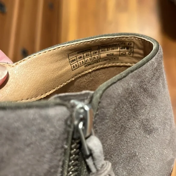 Vionic Serena Suede Bootie 9.5 Wide - Picture 8 of 9